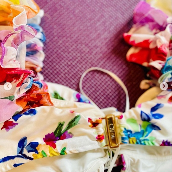 NWT ☀️ Designer PatBo Bloom Sweetheart Swimsuit Size Medium. Flowers. White. - Picture 11 of 16